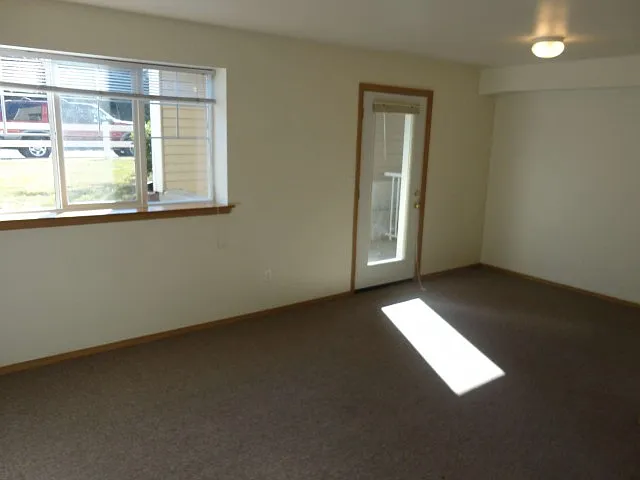 3 bedroom, 1.5 bathroom 3 bedroom, 1.5 bathroom