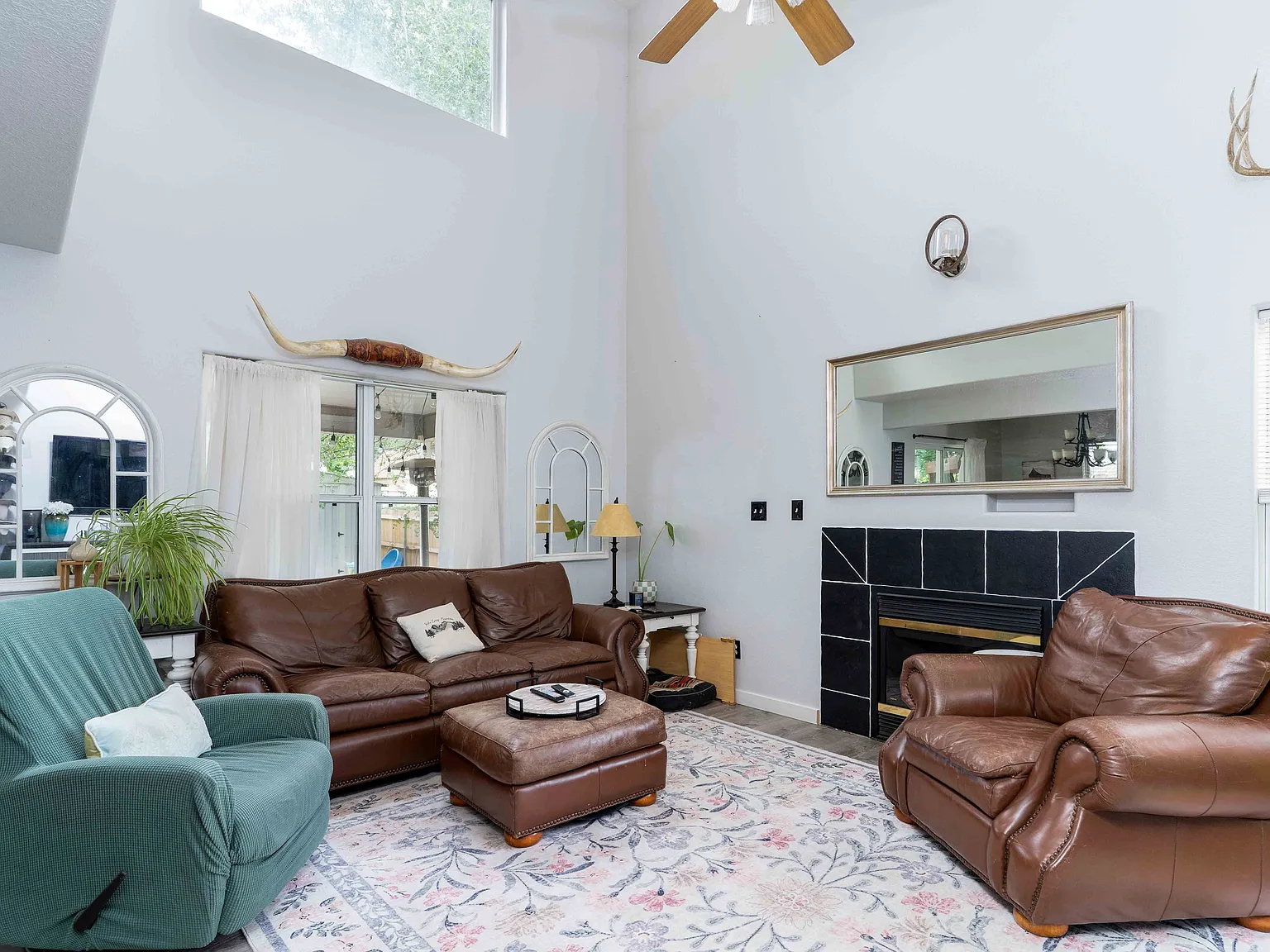 3 bed, 1615 sqft, $2,850 — Photo 4