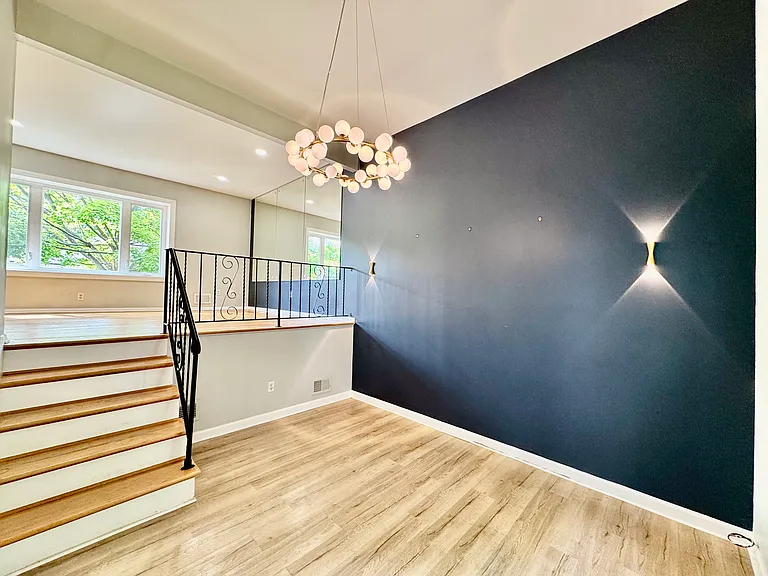 29 Waverly Dr W — Photo 4