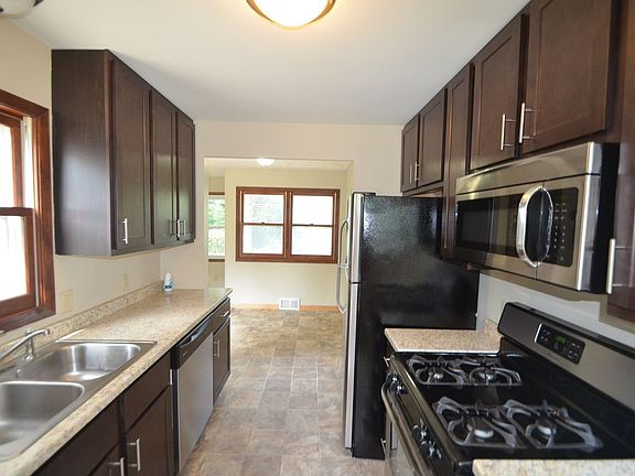 5th image of 6069 Woody Ln NE