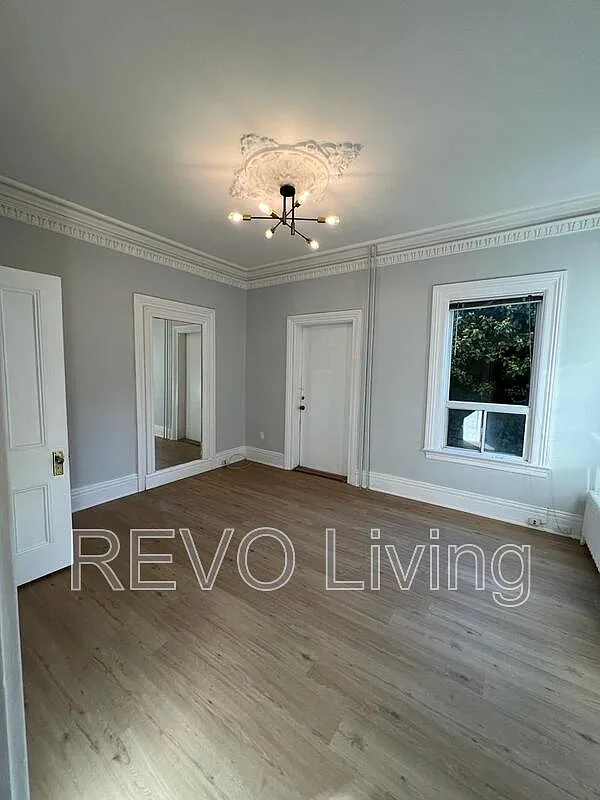 2 bed, 1.0 bath, $1,600 — Photo 2