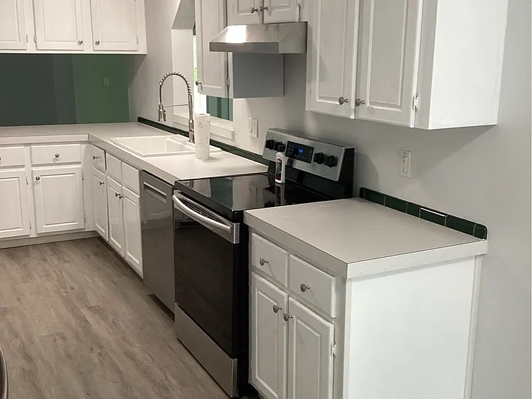 330 SW Newton Dr — Photo 11