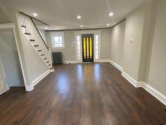 5th image of 614 E Stafford St