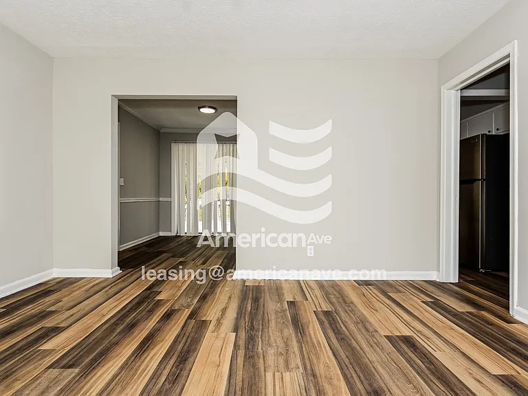 1207168_003_wm_-_living_room_12961799.jpg