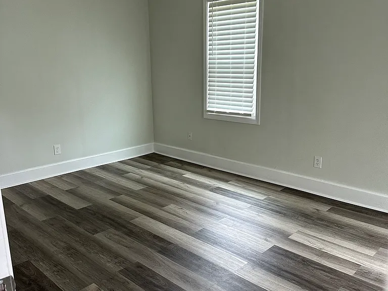 15 Laura Way — Photo 8