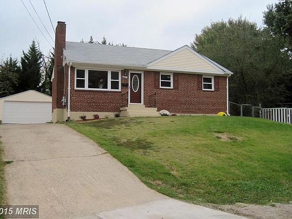 3rd image of 1613 Pinewood Ct