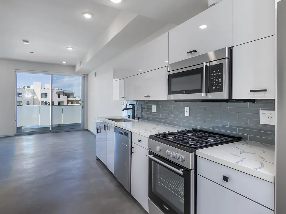11588 W Pico Blvd #Penthouse 2