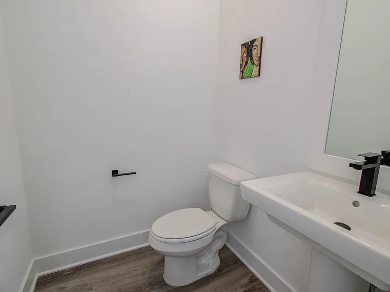 970 Highland Sound Ln — Photo 13