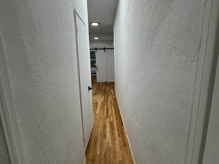 321 E 25th St #1B — Photo 3