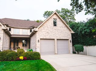 700 Fairmont Ct, Westmont, IL 60559