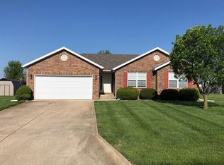 735 Stanford Ct, Marshfield, MO 65706
