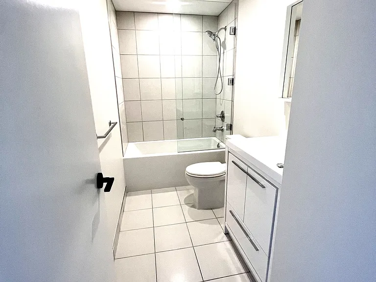 212 King William St #602 — Photo 9