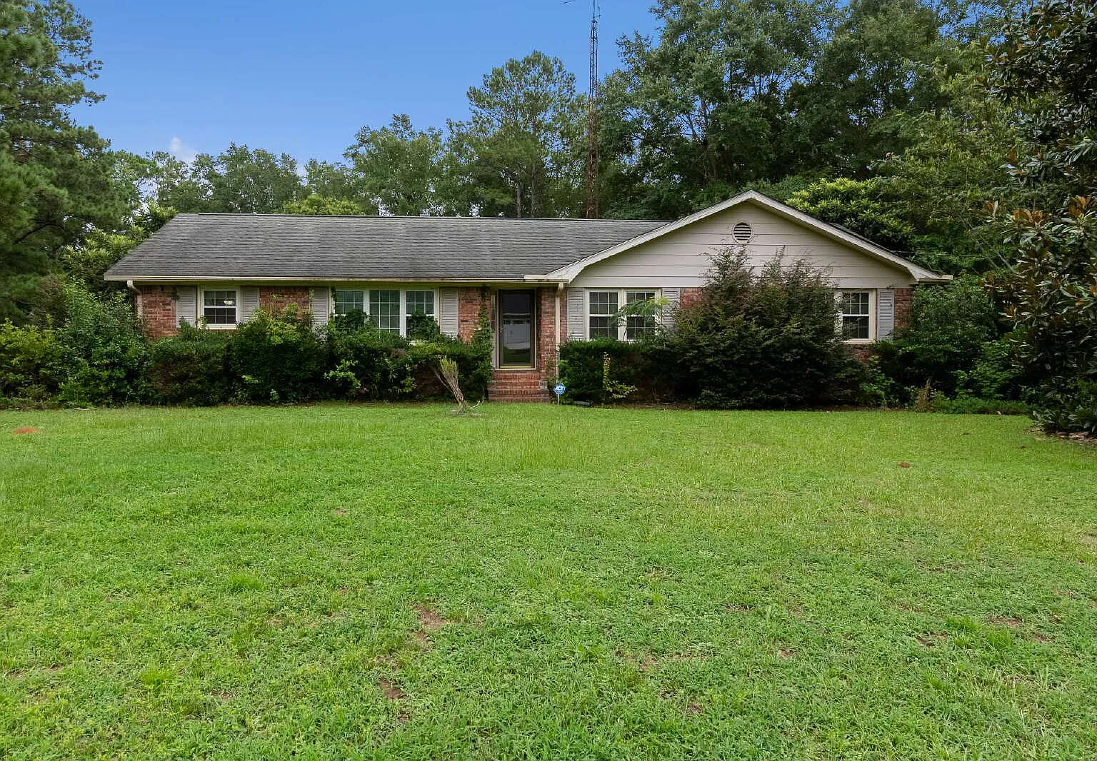 3 bed, 2.0 bath, 1996 sqft, $1,950 — Photo 2