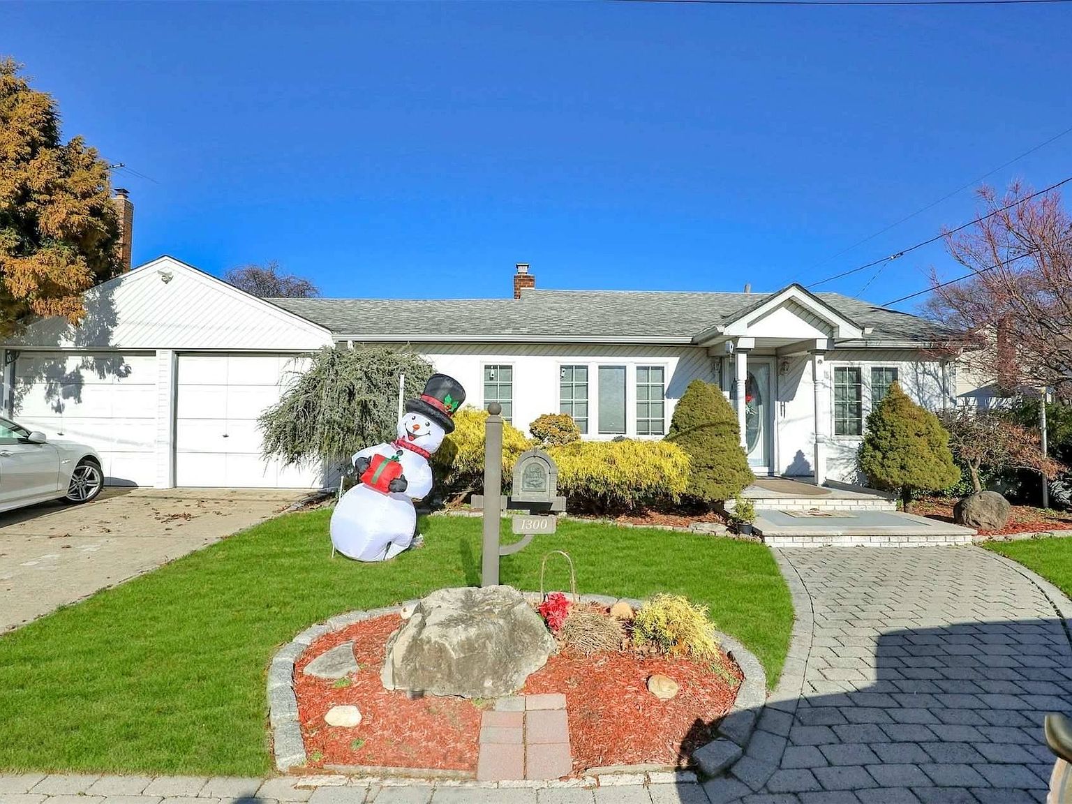 1300 P St, Elmont, NY 11003 Zillow