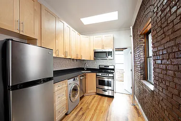 Rented by R New York