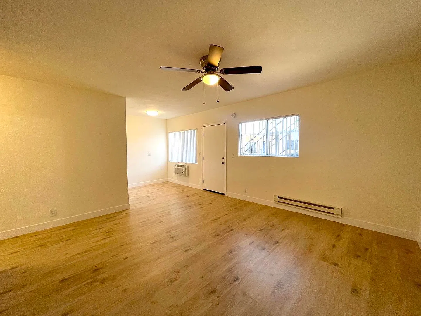 20414 Cohasset St — Photo 3