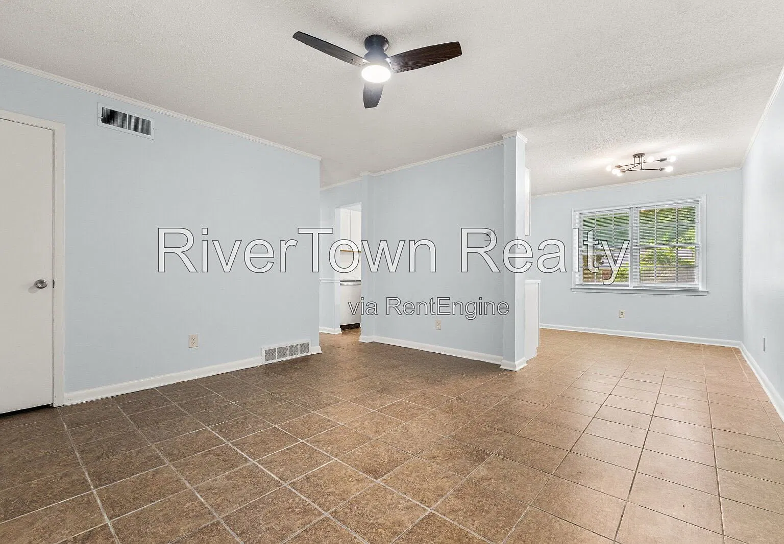 3 bed, 1.0 bath, 1025 sqft, $1,295 — Photo 3
