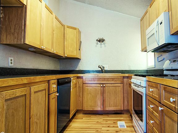 3rd image of 1009 Southview Dr