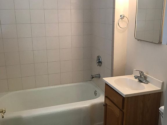 3rd image of 4838 Merrimac Ave #1