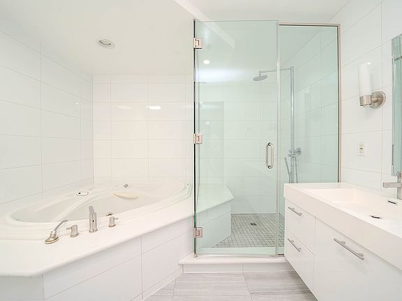 5th image of 702 S Serrano Ave APT 501