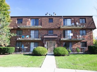 1204 Whispering Hills Ct APT 108, Naperville, IL 60540