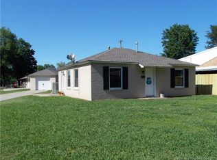 301 SE 5th St, Pryor, OK 74361
