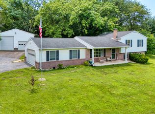 35 Hearthside Dr, Falling Waters, WV 25419
