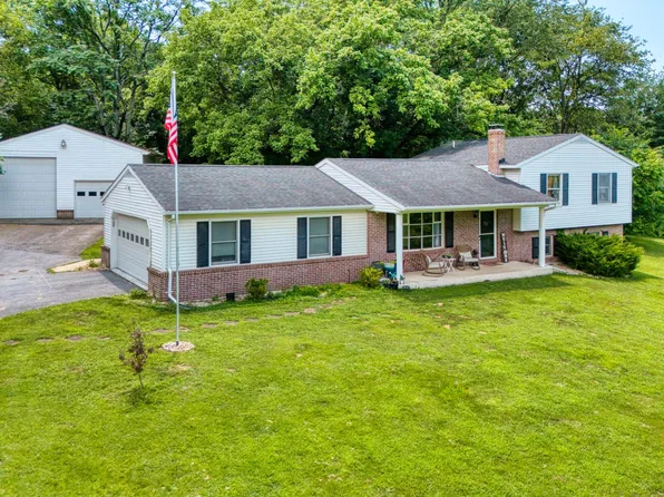 35 Hearthside Dr, Falling Waters, WV 25419