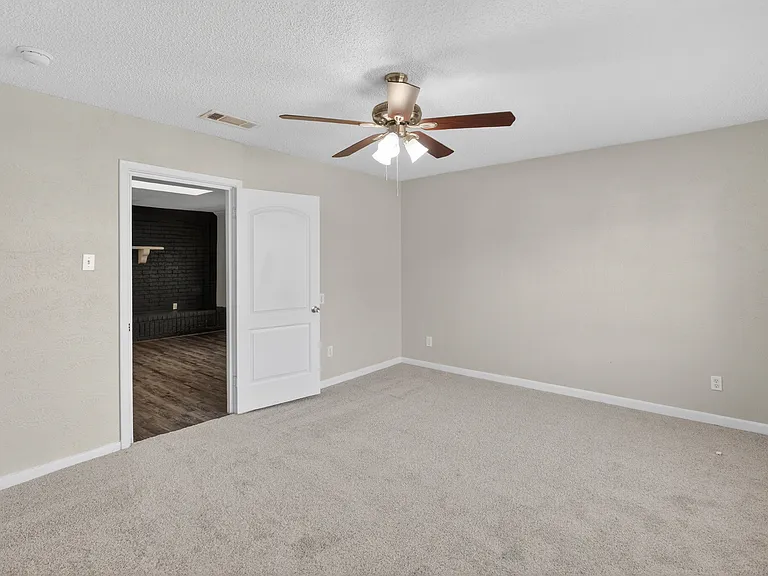 701 Harrison Ln — Photo 8
