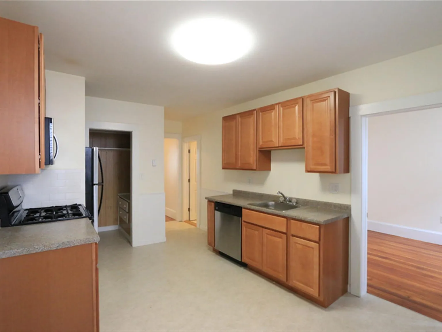 2 bed, 800 sqft, $2,800 — Photo 2