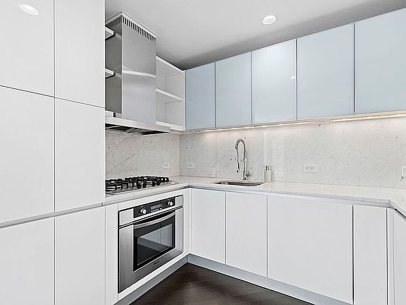 4th image of 77 Hudson St APT 1902