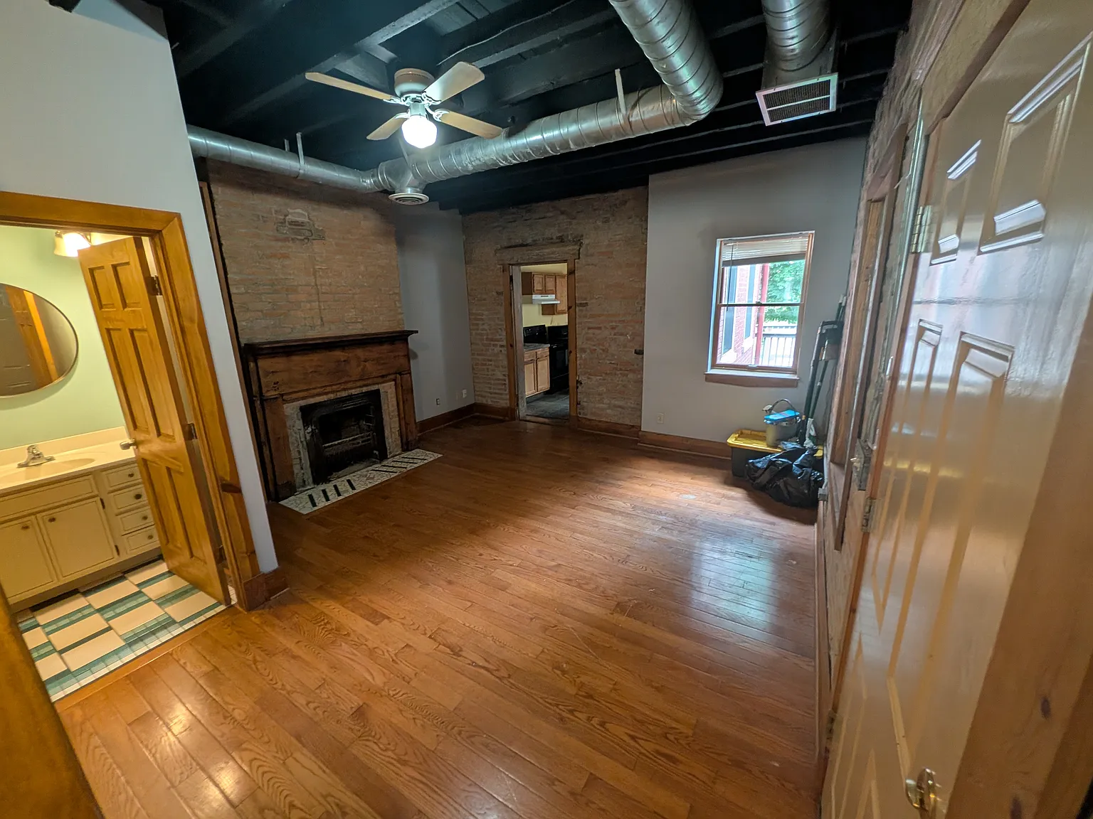 2 bed, 1300 sqft, $1,600 — Photo 4