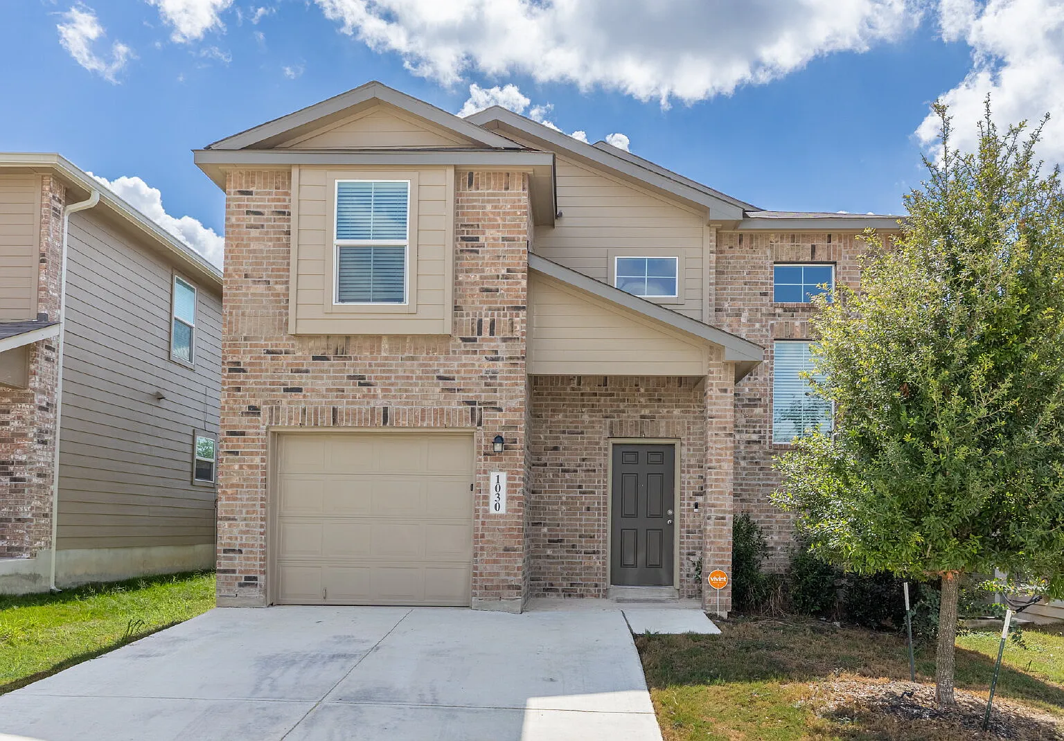 4 bed, 2.5 bath, 2080 sqft, $1,800 — Photo 1