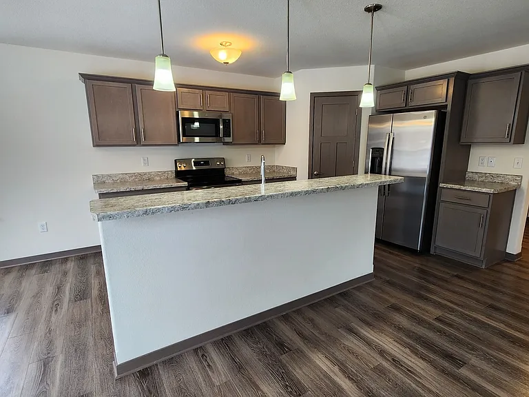Jefferson 3 Bedroom — Photo 18