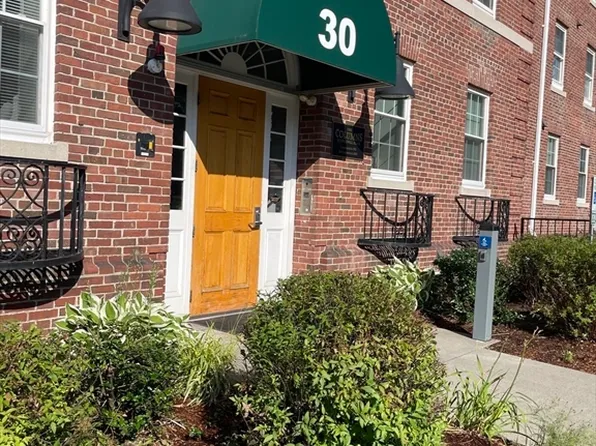 30 Village Hill Rd Unit 304, Northampton, MA 01060
