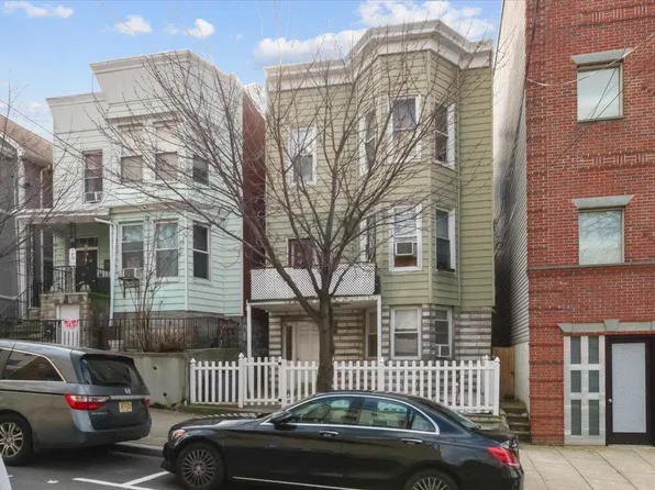 627 38th St, Union City, NJ 07087