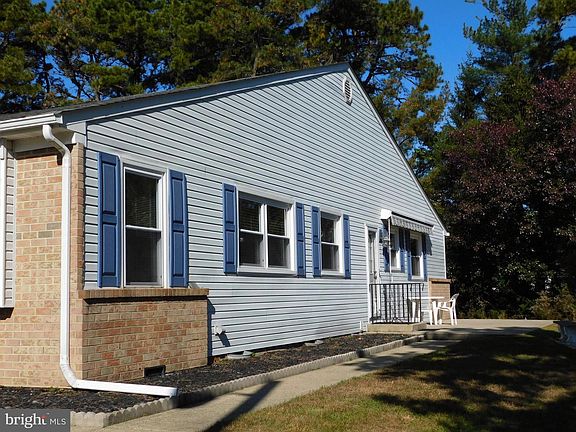 5th image of 2 Greenwood Ln #B