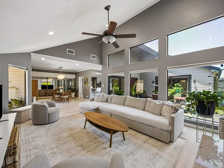 11646 Manor Park Dr — Photo 3