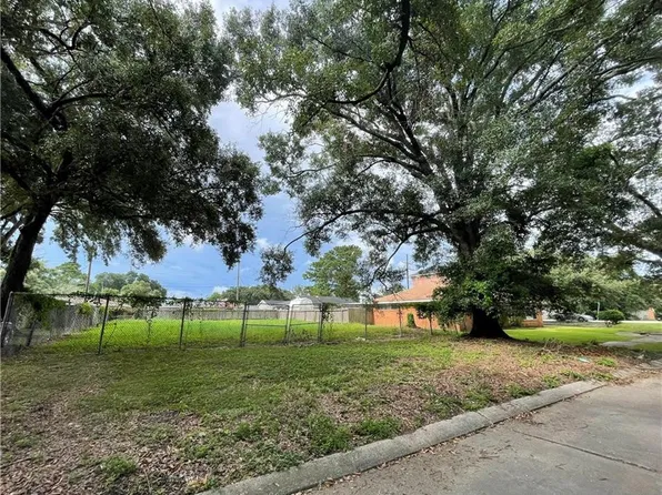 5915 Carlisle Ct, New Orleans, LA 70131