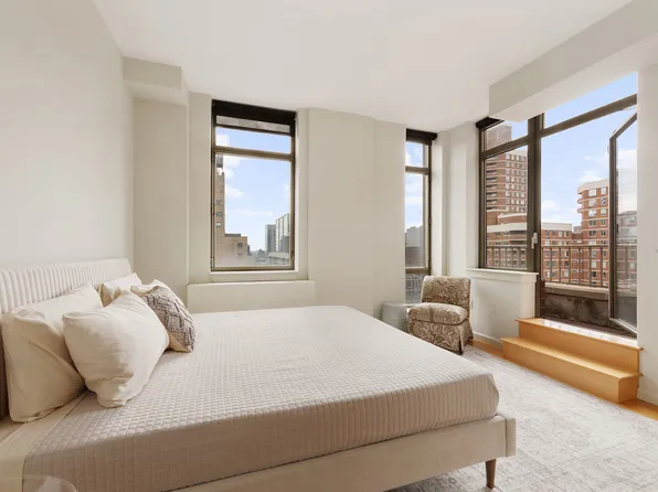 250 East 30th Street image 9 of 13