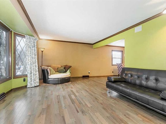 3rd image of 2746 Tower Hill Dr
