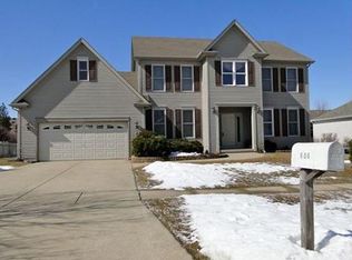 606 Hampshire Dr, Hampshire, IL 60140