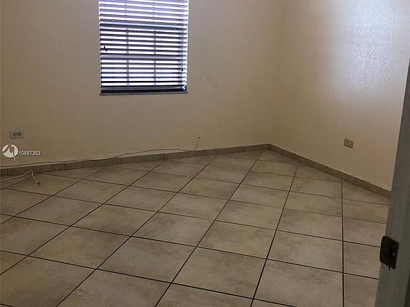 3rd image of 1000 E 8th Ct Unit 1