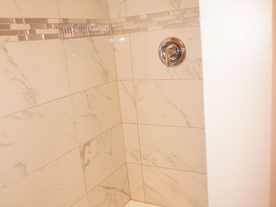 1st image of 1121 W Columbia Ave APT 1