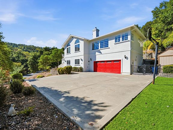 3rd image of 1885 Hollyhock Ln