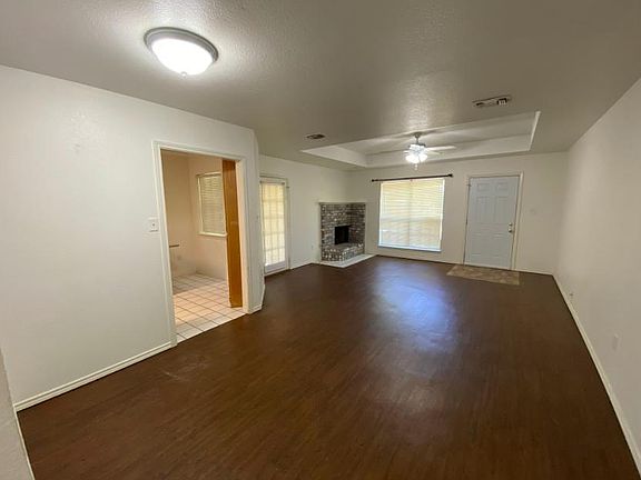 3rd image of 1813 Park Pl