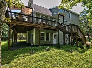 160 Westwood Dr, Dingmans Ferry, PA 18328