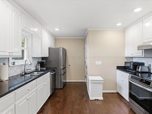 5th image of 1507 3rd St NE