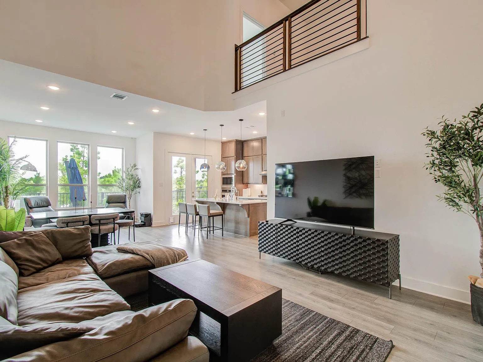 3 bed, 2.5 bath, 2149 sqft, $4,000 — Photo 4