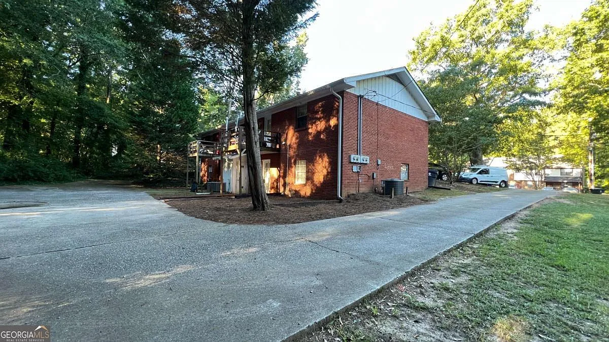 Building Photo - 135 Meadowbrook Ct #C